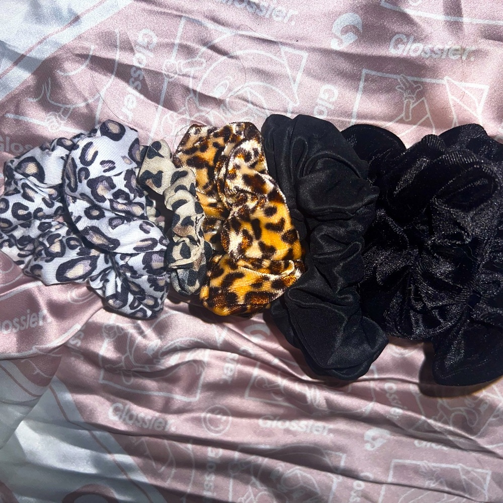 a new day Leopard and Black Hair Scrunchie Set